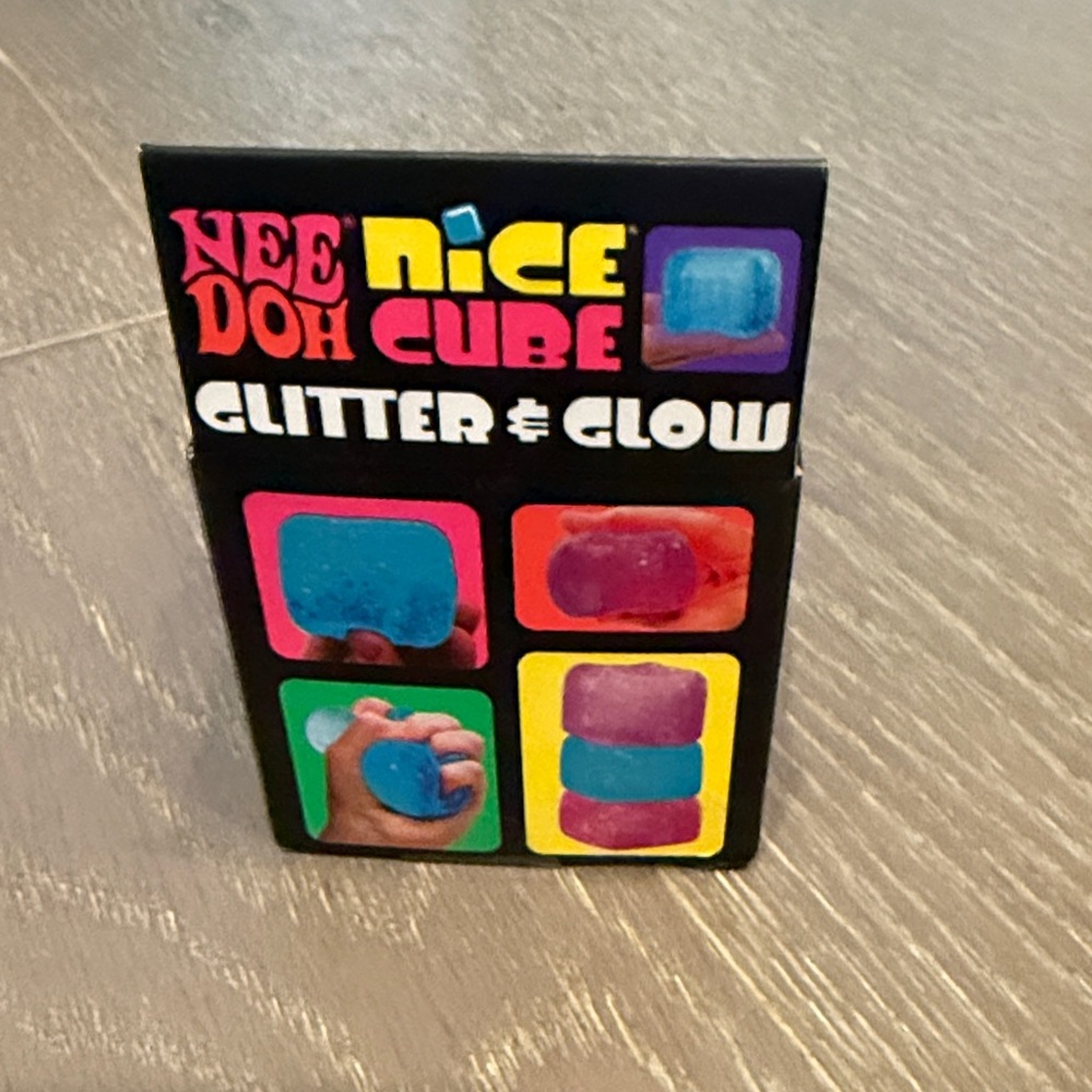 Nice Cube Glitter & Glow Super Solid Squish - Blue - Picture 3 of 6